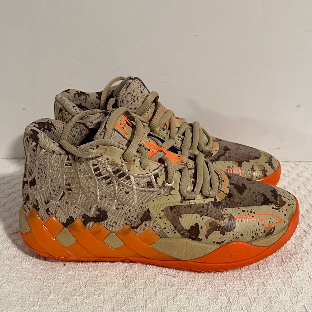 PUMA LaMelo Ball MB.01 Camo Orange Size 6.5 US Junior
Excellent condition